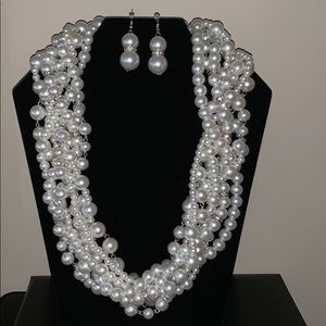 Chunky WhitePearl Necklace With Earrings